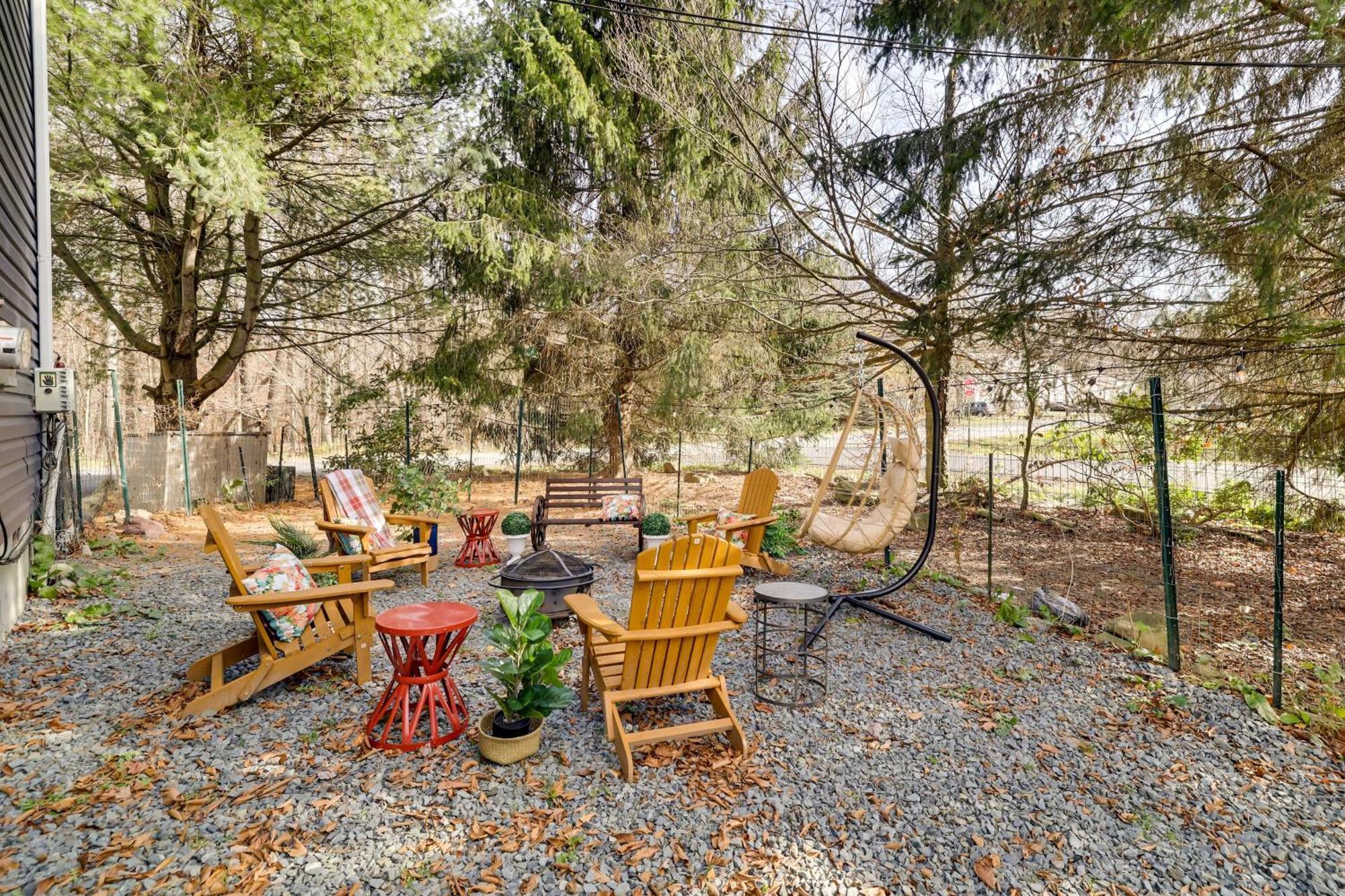 Holiday home Peaceful With Deck And Community Pool!