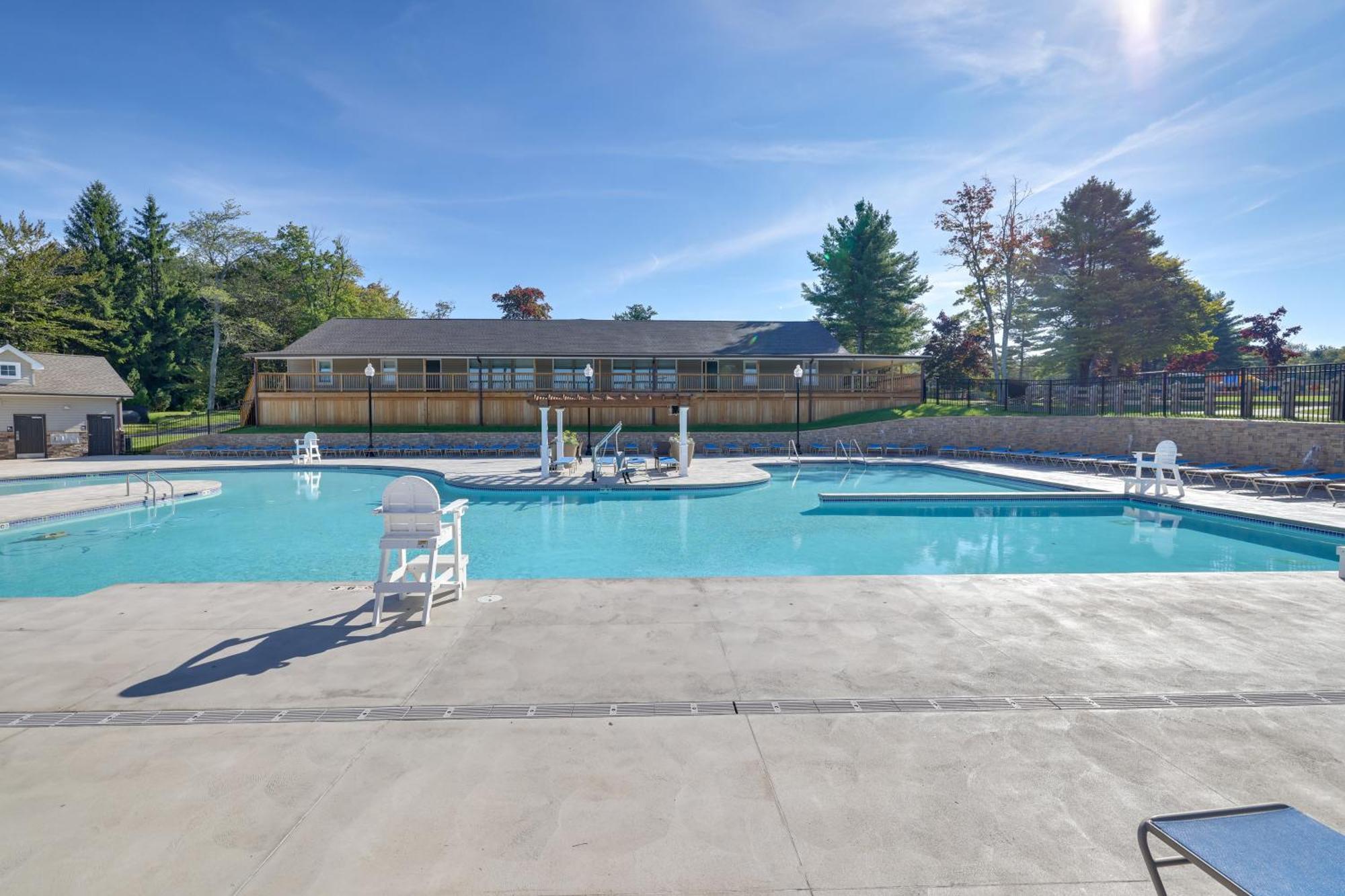 Peaceful With Deck And Community Pool! Holiday home Tobyhanna