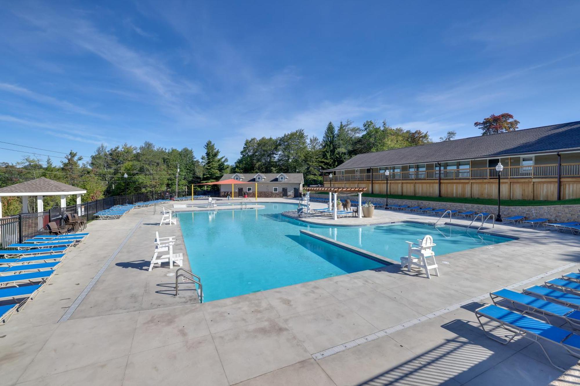 Peaceful With Deck And Community Pool! Holiday home Tobyhanna