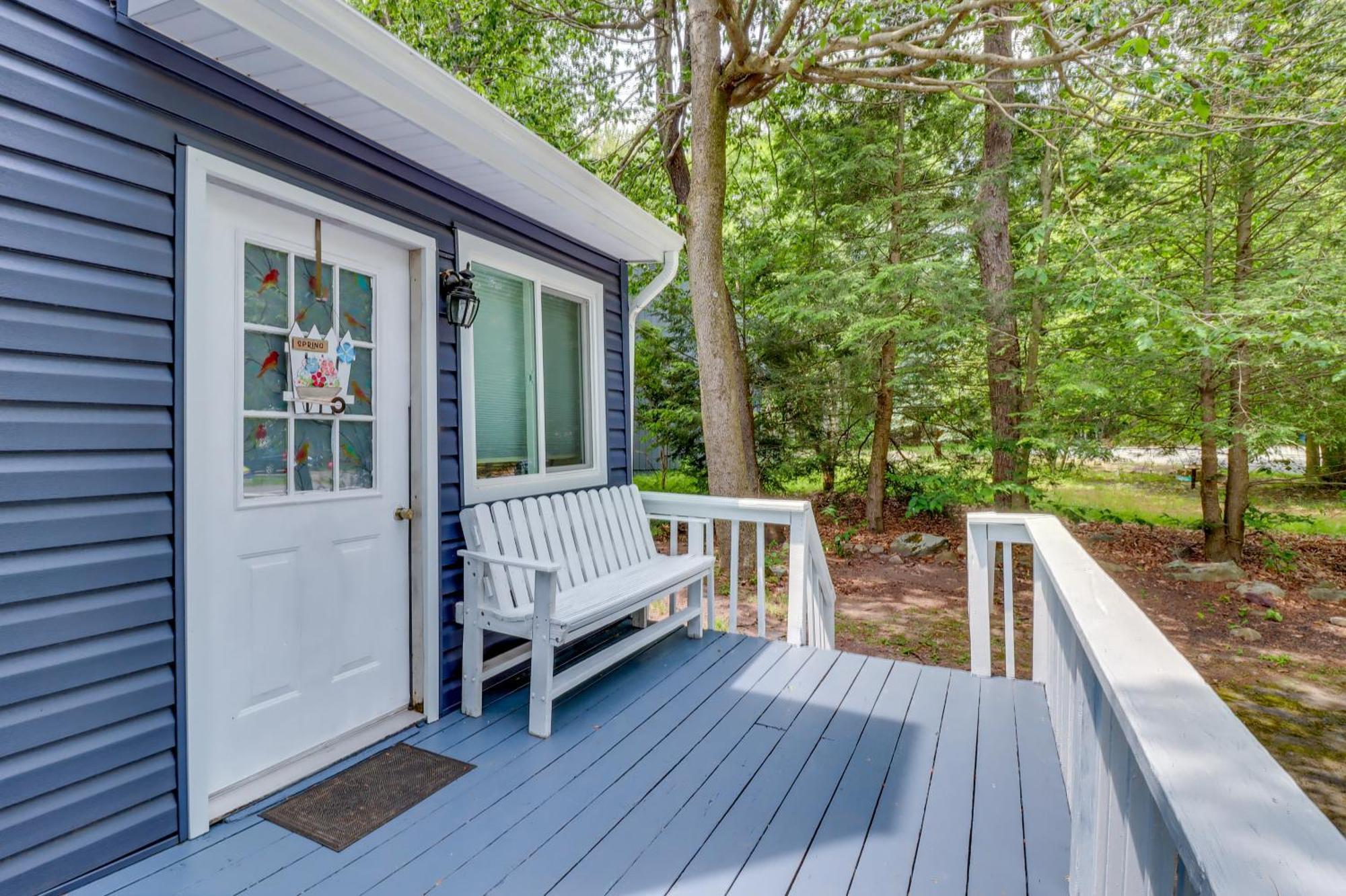 Peaceful With Deck And Community Pool! Holiday home Tobyhanna
